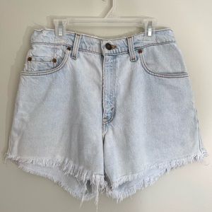 Levi’s | Vintage 550 light wash cutoff shorts 9Med